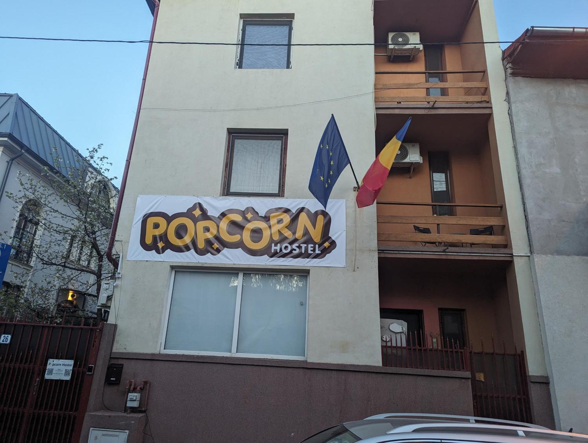 Popcorn Hostel Bukarest Exterior foto