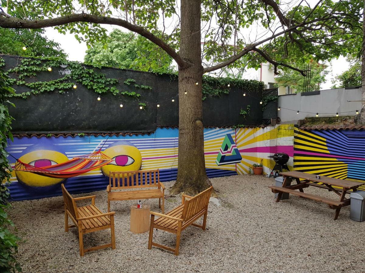Popcorn Hostel Bukarest Exterior foto