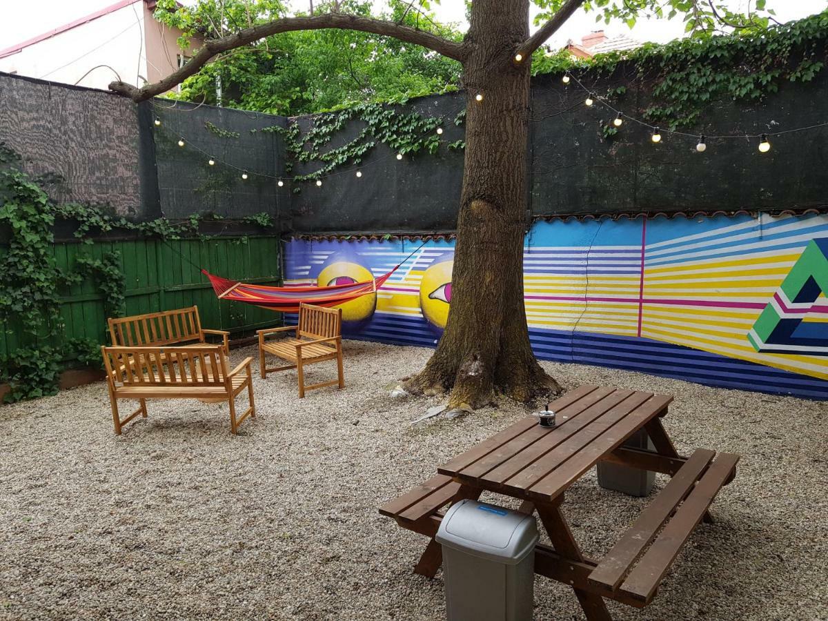 Popcorn Hostel Bukarest Exterior foto